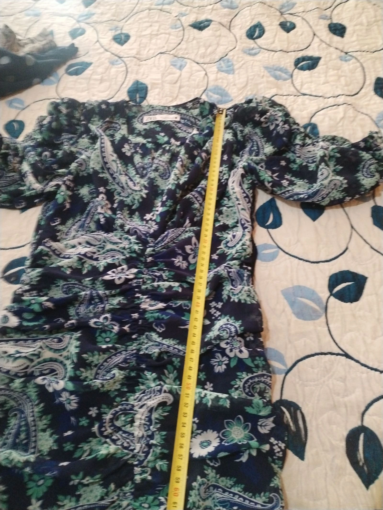 Un vestido de Zara elegante con un diseño espectacular y un estampado muy original – photo 12